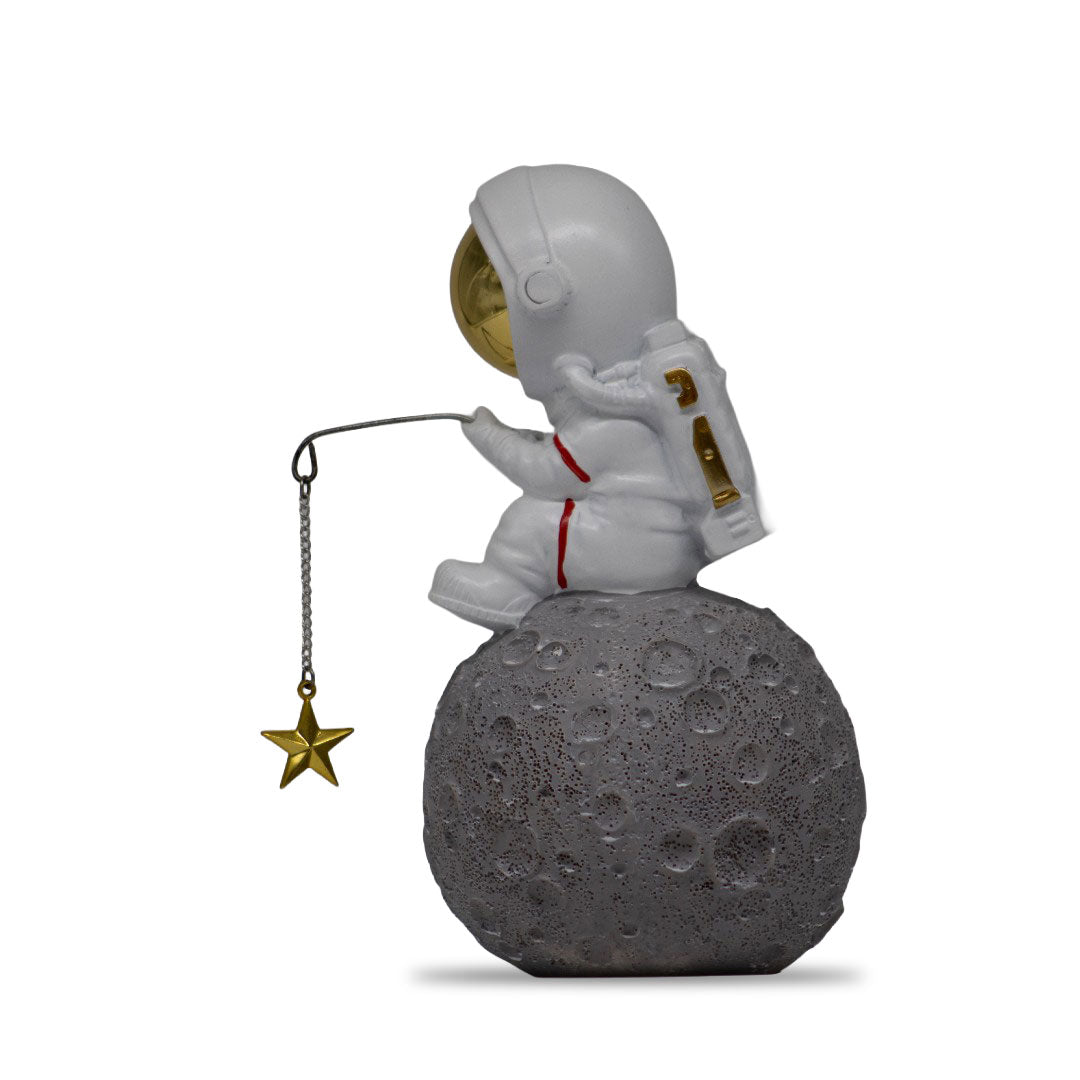 Figura Decorativa de Poliresina Astronauta Pescando Estrellas 17 cm