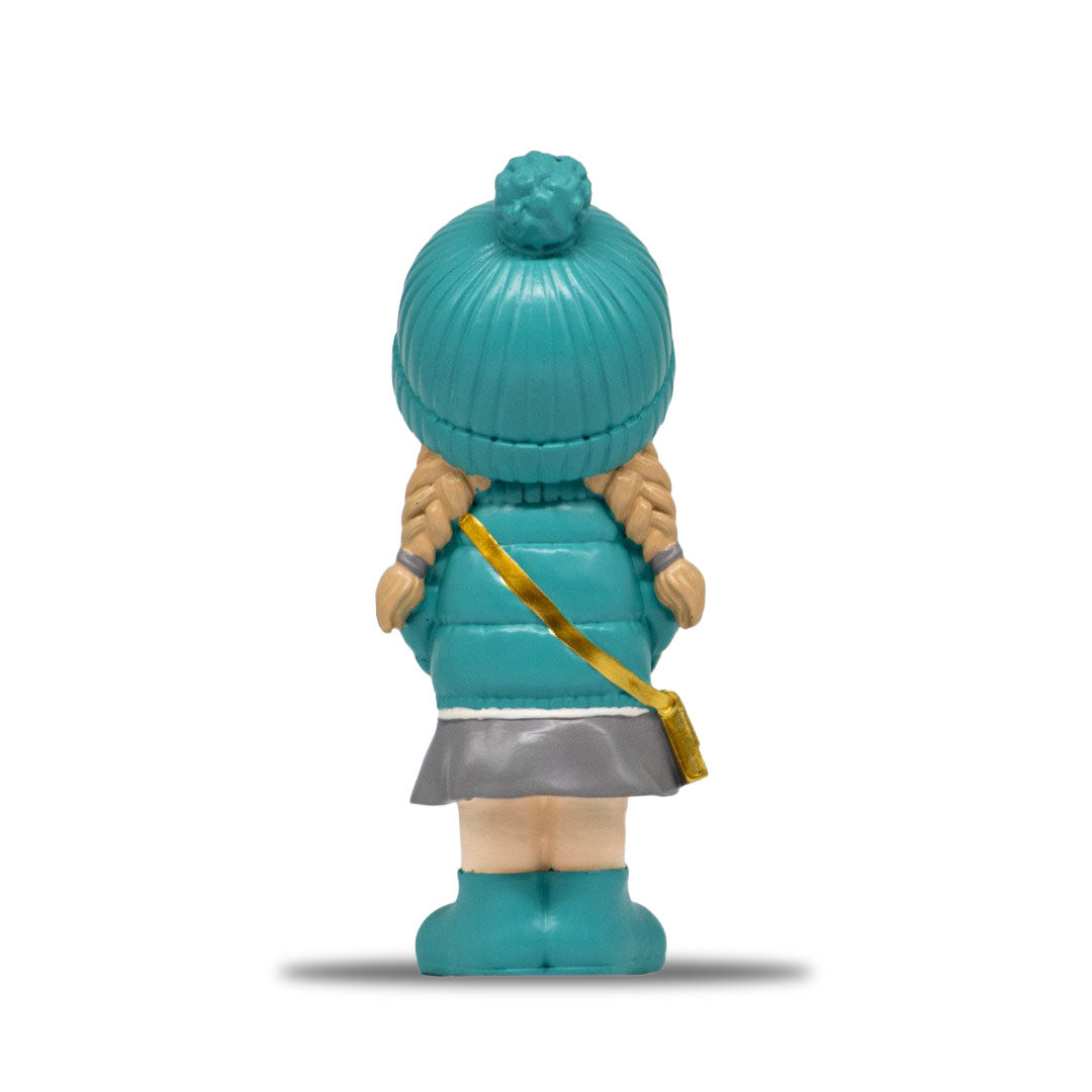 Figura Decorativa de Poliresina Niña con Chicle, Chamarra Turquesa 20 cm