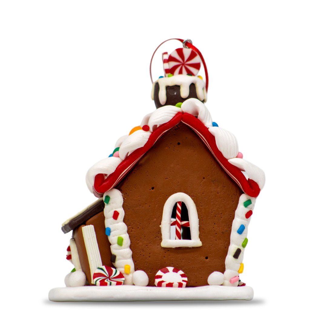 Adorno Navideño Casa de Jengibre con Pino y Muñeco de Nieve – 12 cm