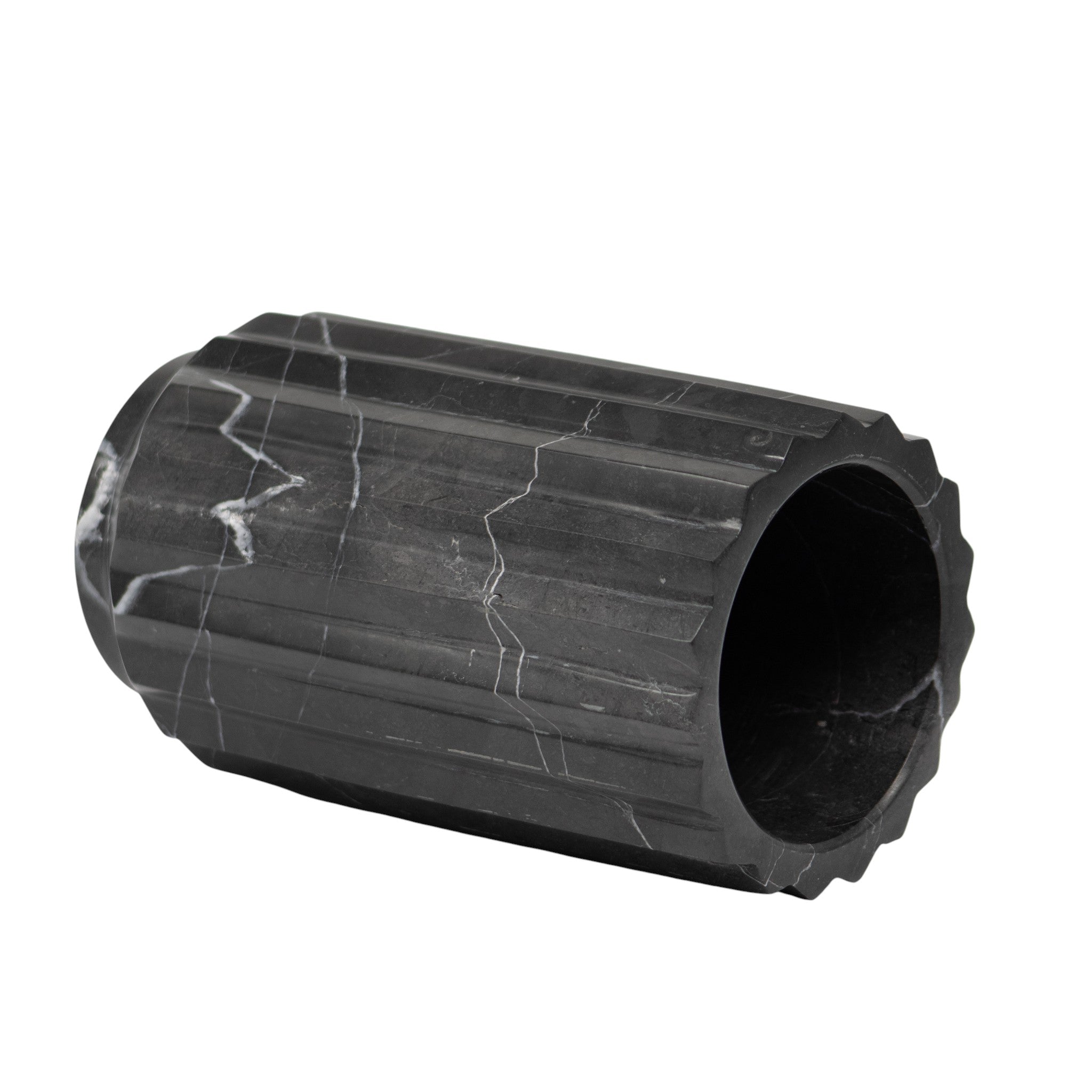 Florero Rayado de MÃ¡rmol Negro â€“ 12 Ã— 20 cm