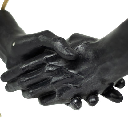 Escultura Decorativa Lazos En Resina Y Metal Base De Metal Decorativo