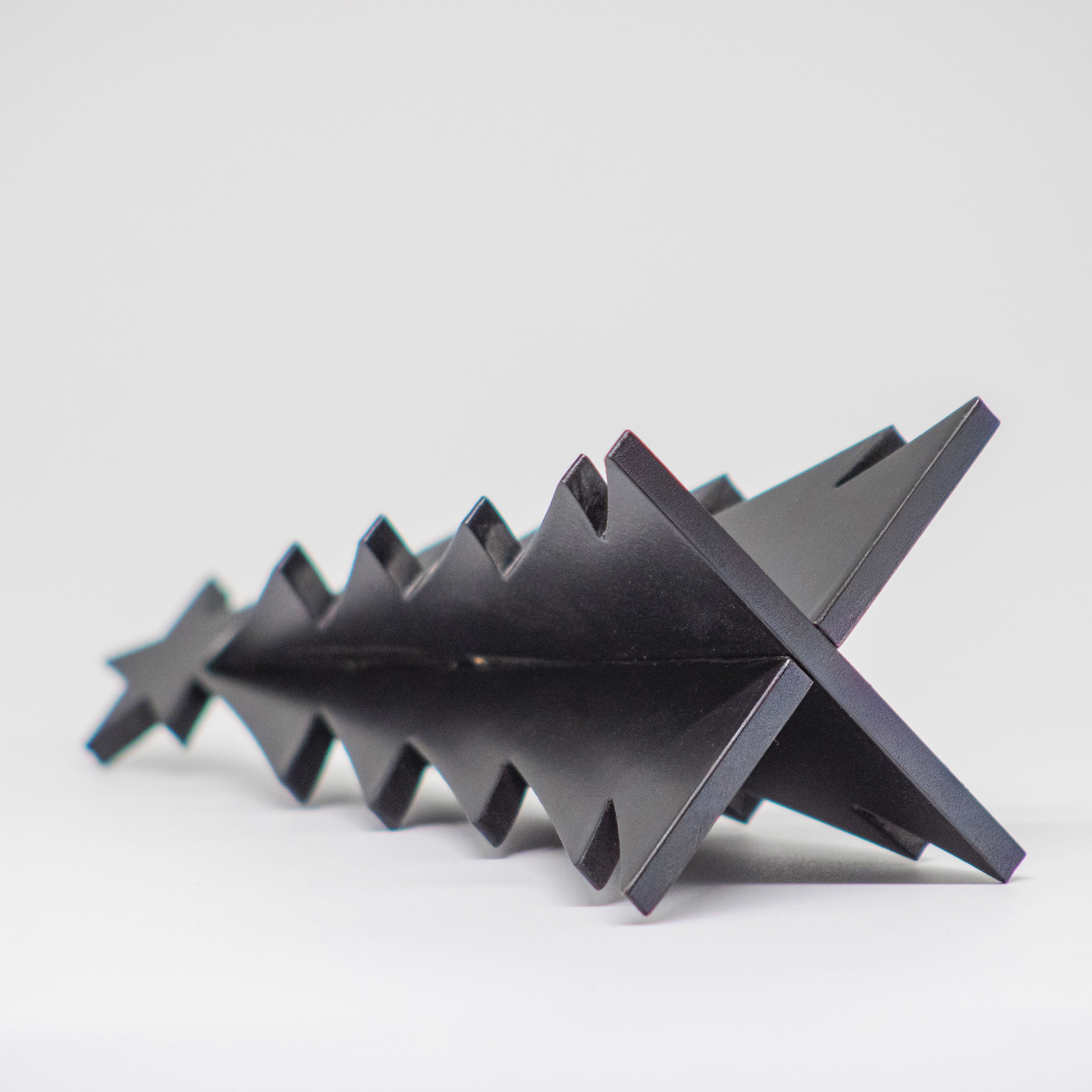 Pino Mini Decorativo Negro â€“ 18 cm