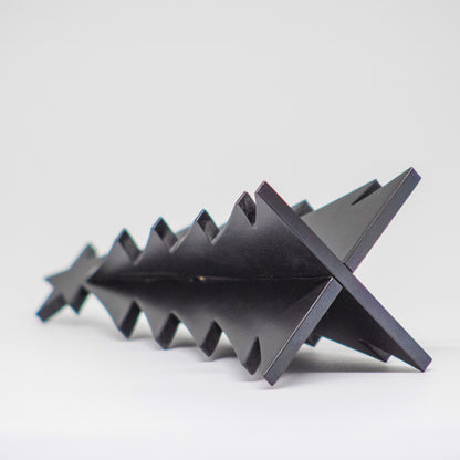Pino Mini Decorativo Negro â€“ 18 cm